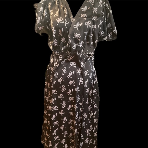 “BETSY JOHNSON” BOW PATTERN  NAVY AND WHITE DRESS. - Picture 2 of 16